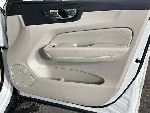 Used 2018 Volvo XC60 T5 Momentum w/ Convenience Package image 35