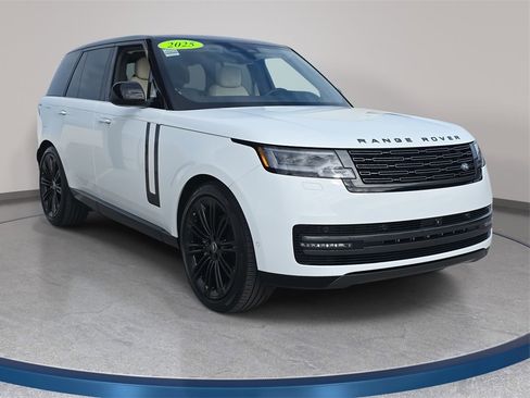 Certified 2025 Land Rover Range Rover SE image 3