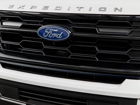 Used 2025 Ford Expedition Active AWD/4WD image 4