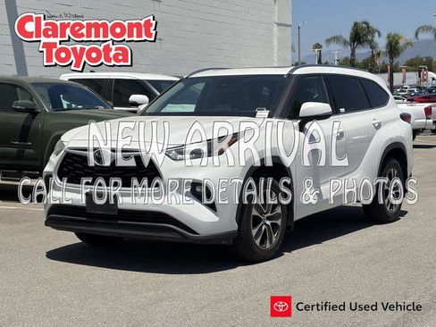 Used 2021 Toyota Highlander XLE AWD/4WD image 1