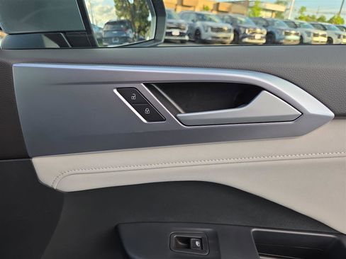 New 2025 Volkswagen Taos SE image 32