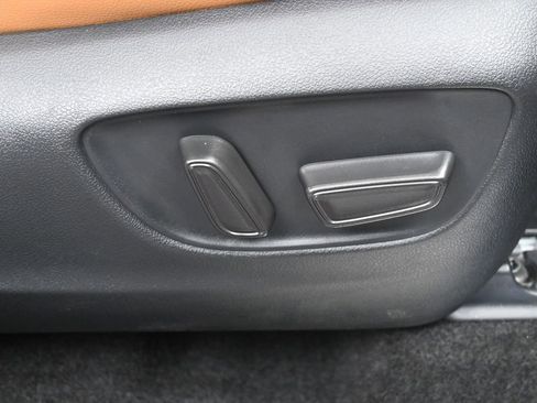 Certified 2025 Toyota Highlander LE image 42