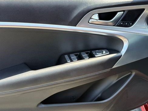 Used 2022 Genesis G70 3.3T RWD image 11