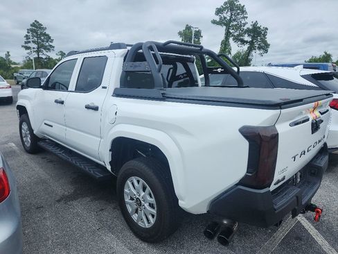 Used 2024 Toyota Tacoma SR AWD/4WD image 19