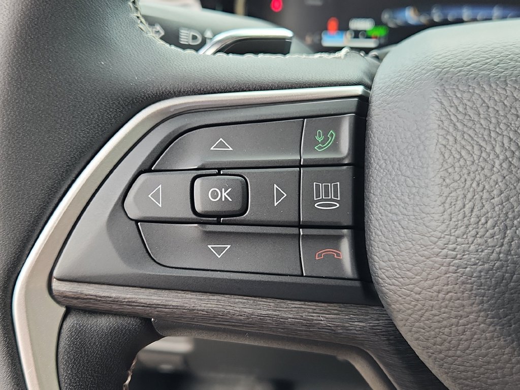 Certified 2023 Jeep Grand Cherokee 30th Anniversary AWD/4WD image 17
