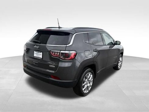Used 2024 Jeep Compass Latitude AWD/4WD image 2