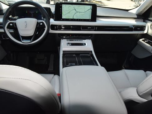 Certified 2026 Lincoln Aviator Reserve AWD/4WD image 17