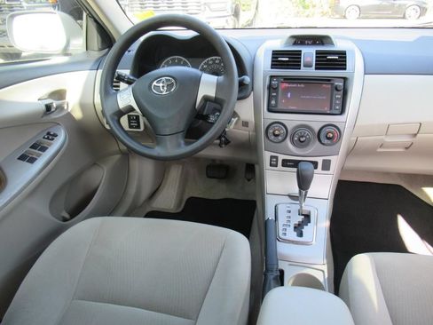 Used 2013 Toyota Corolla LE FWD image 13