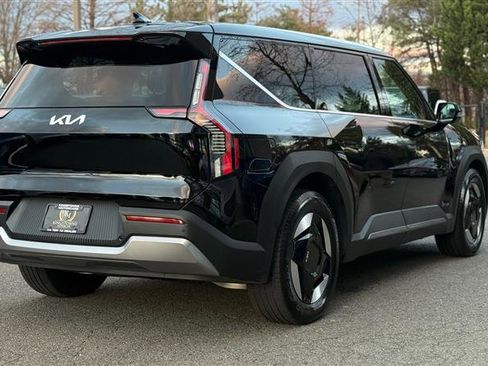 Used 2024 Kia EV9 Light Long Range image 4