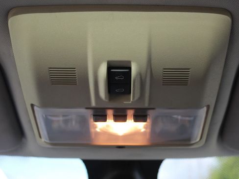 Used 2011 Land Rover LR4 HSE LUX image 37