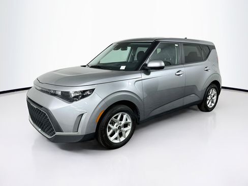 Used 2025 Kia Soul LX w/ LX Technology Package FWD image 3