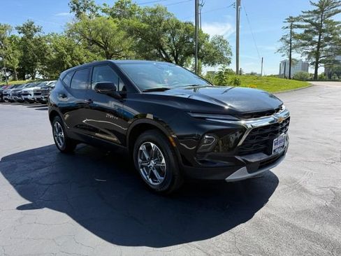 Used 2025 Chevrolet Blazer LT AWD/4WD image 9