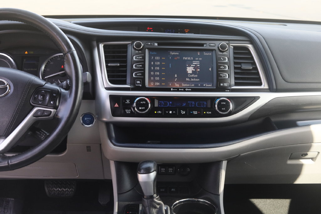 Used 2017 Toyota Highlander Limited AWD/4WD image 21
