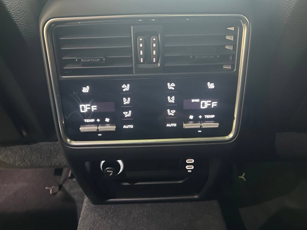 Used 2022 Porsche Cayenne Coupe AWD/4WD image 34