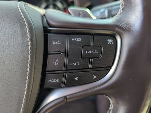 Used 2018 Lexus LS 500h w/ Luxury Package RWD image 12