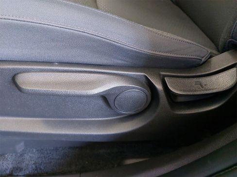 Used 2024 Kia Carnival LX image 34