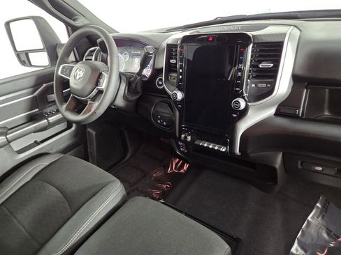 Used 2025 RAM 2500 Big Horn image 28