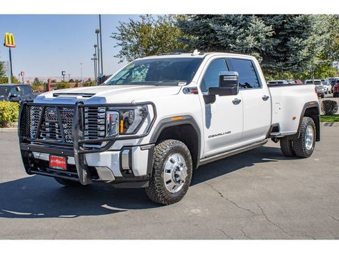 Used 2024 GMC Sierra 3500 Denali w/ Denali Reserve Package AWD/4WD image 4