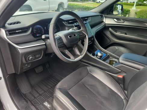 Used 2024 Jeep Grand Cherokee L Altitude AWD/4WD image 18