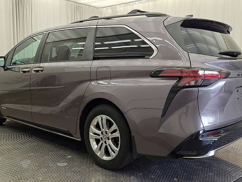 Certified 2021 Toyota Sienna XSE w/ XSE Plus Package AWD/4WD image 13