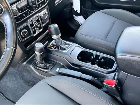 Used 2021 Jeep Gladiator Sport AWD/4WD image 15