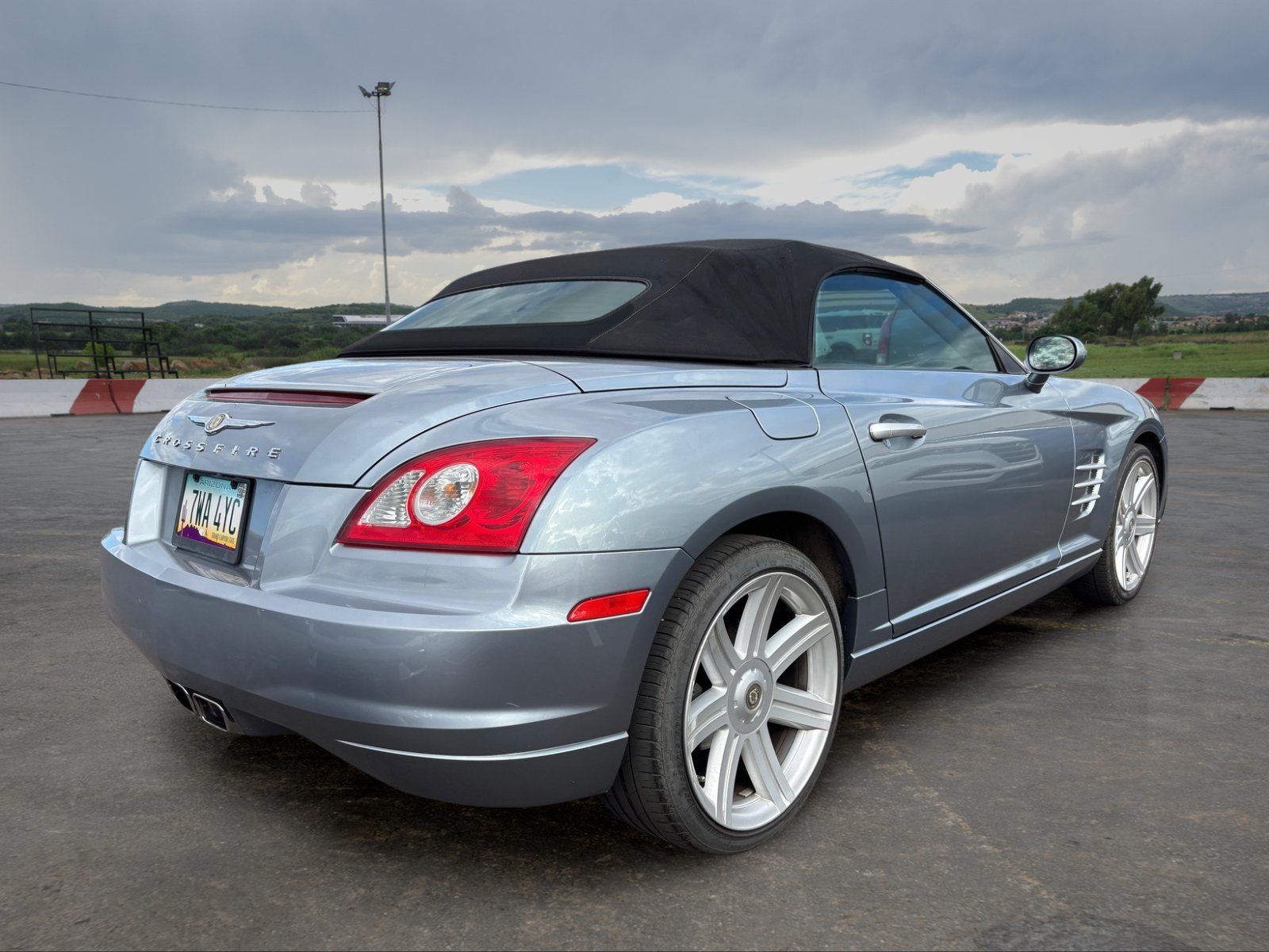 Used 2005 Chrysler Crossfire Limited RWD image 3