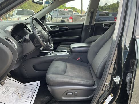 Used 2019 Nissan Pathfinder SV image 13