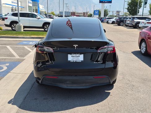 Used 2024 Tesla Model Y Long Range AWD/4WD image 7