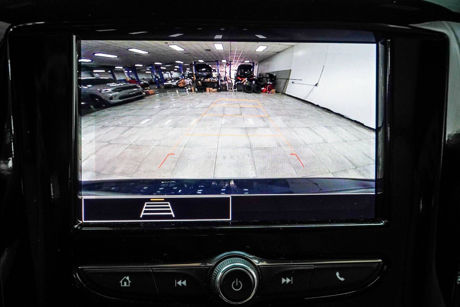 Used 2023 Chevrolet Traverse LS FWD image 27