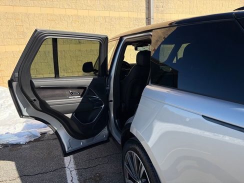 Certified 2023 Land Rover Range Rover SE image 12