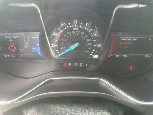 Used 2017 Ford Fusion SE w/ Fusion SE Technology Package FWD image 13