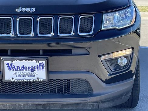 Used 2019 Jeep Compass Latitude image 9