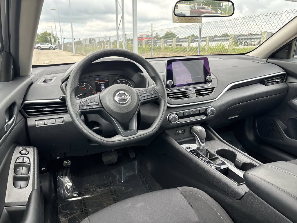 Certified 2025 Nissan Altima 2.5 S FWD image 18