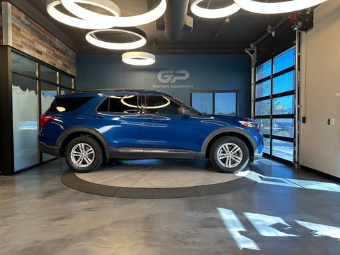 Used 2020 Ford Explorer XLT w/ Comfort Package AWD/4WD image 2
