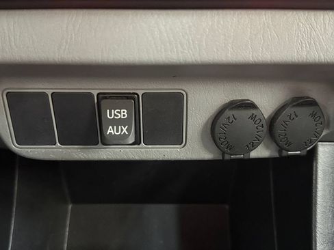 Used 2015 Toyota Tacoma PreRunner w/ Convenience Package RWD image 24