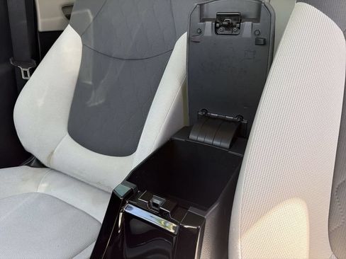Used 2022 Toyota Corolla LE FWD image 22