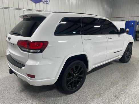 Used 2017 Jeep Grand Cherokee Altitude AWD/4WD image 6
