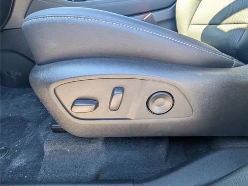 New 2026 Chevrolet Traverse LT image 17