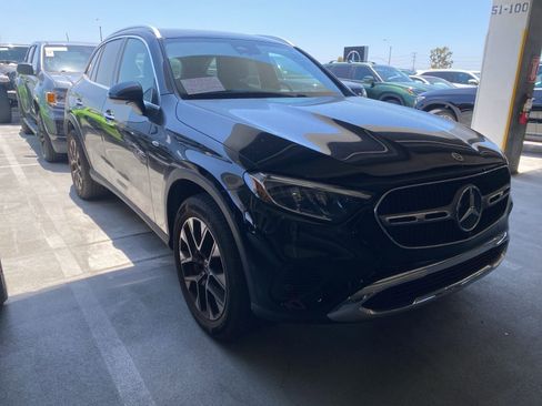 Used 2025 Mercedes-Benz GLC 350e 4MATIC image 2