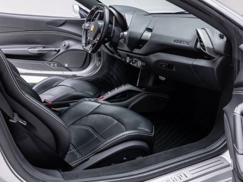 Certified 2018 Ferrari 488 GTB RWD image 39