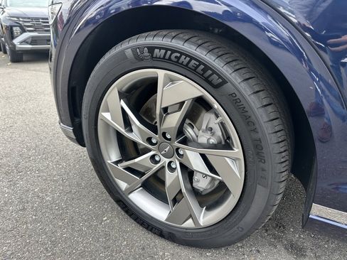 Used 2025 Genesis Electrified GV70 Advanced image 28