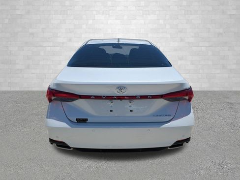 Used 2019 Toyota Avalon Limited w/ Advanced Safety Package FWD image 3