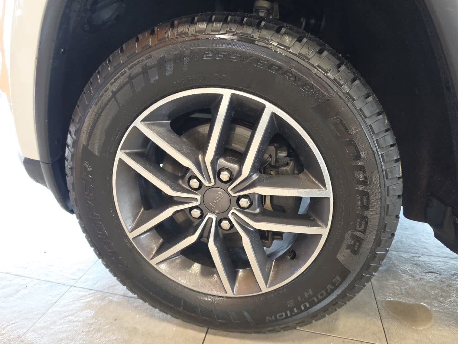Used 2019 Jeep Grand Cherokee Limited AWD/4WD image 14