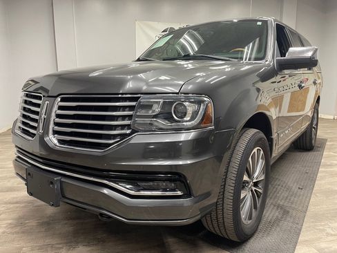 Used 2016 Lincoln Navigator Select RWD image 2