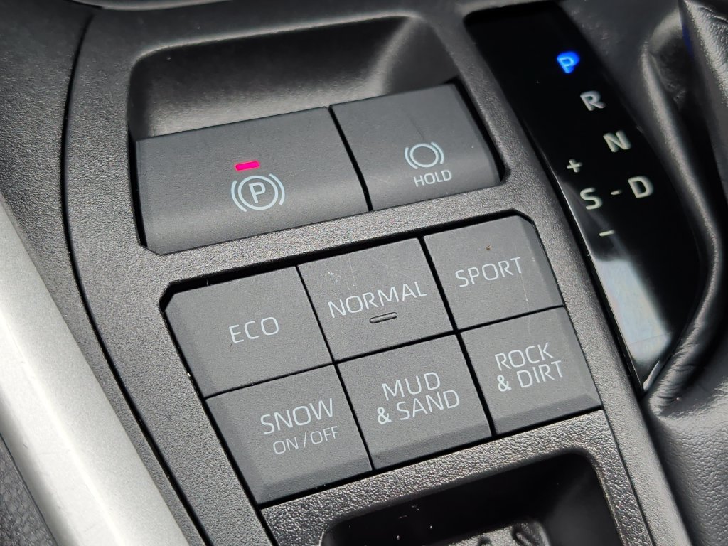 Used 2025 Toyota RAV4 LE AWD/4WD image 27