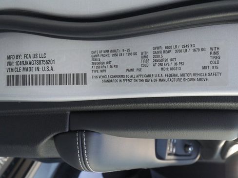 New 2025 Jeep Grand Cherokee L Altitude image 28