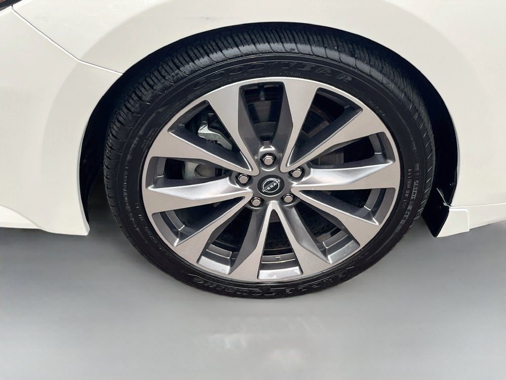 Used 2023 Nissan Maxima Platinum w/ Sport Mat Group FWD image 32