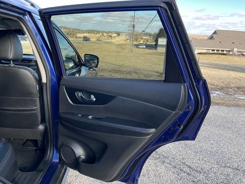 Used 2020 Nissan Rogue SL image 32