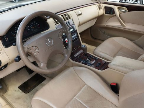 Used 2000 Mercedes-Benz E 320 4MATIC Sedan image 13
