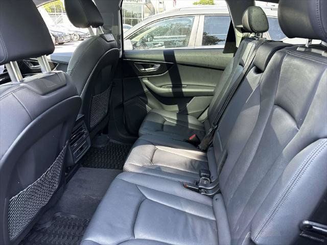 Used 2023 Audi Q7 3.0T Premium w/ Convenience Package AWD/4WD image 16